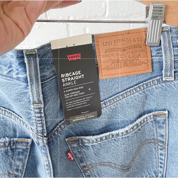 Levi's Ribcage Straight Ankle Jeans Distressed Cropped Size 28 - Picture 5 of 5